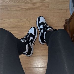 nike dunk high size 7.5 (6Y) black & white